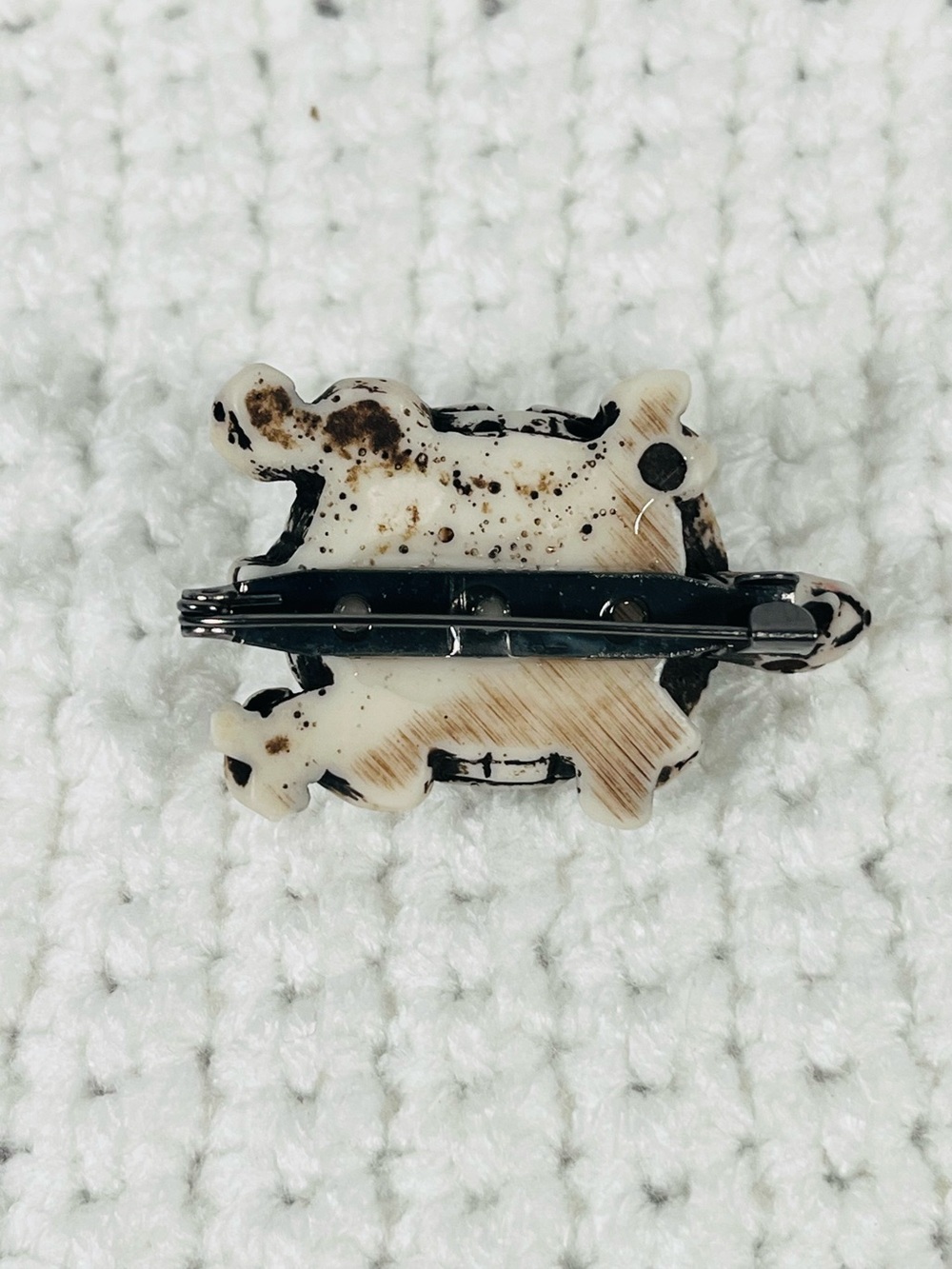 Carved Resin Turtle Brooch/Pendant - Picture 4 of 7